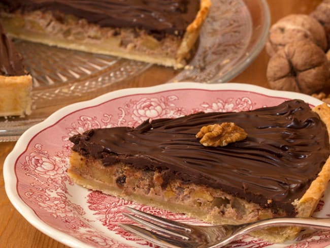 Tarte aux pommes, noix et chocolat