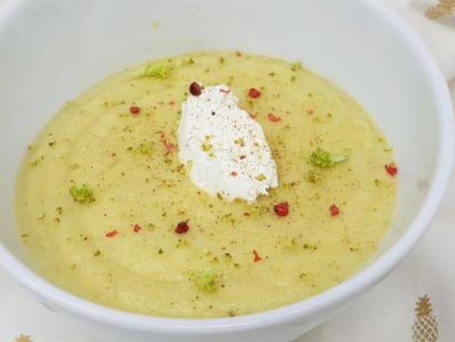 Velouté de panais et brocolis au chèvre