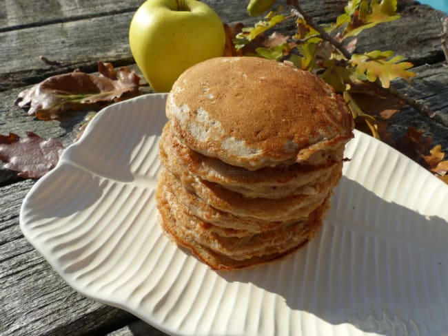 Pancakes rapides à la pomme râpée pour le petit-déjeuner ou pour le goûter