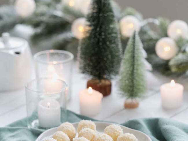 Boules de neige chocolat blanc et noix de coco pour fêter noël