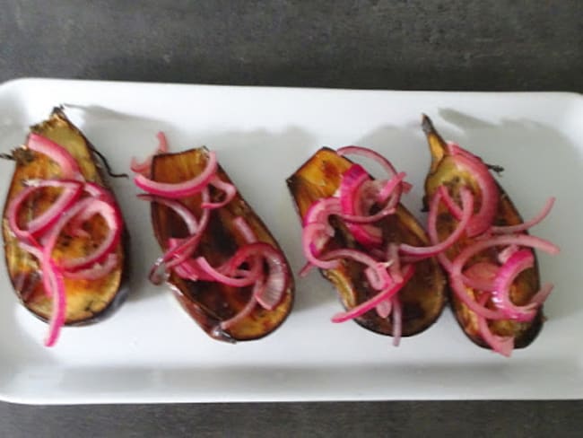 Aubergines à l'oignon rouge et à l'origan de Nigella Lawson