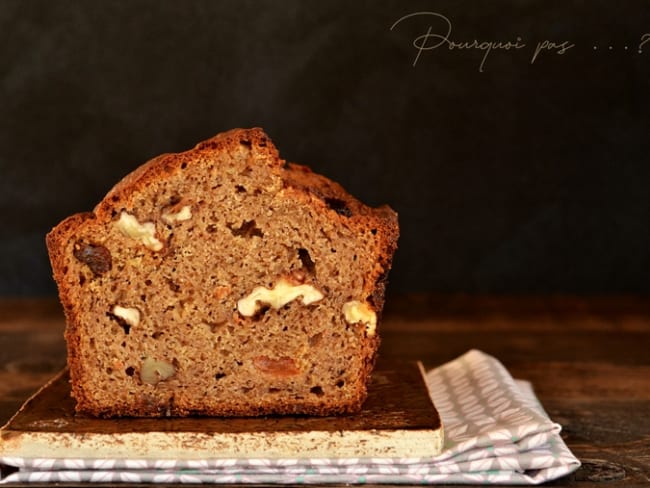 Cake moelleux aux kakis, sarrasin, noix et épices