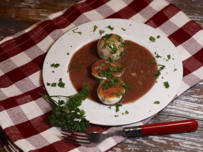 Oeufs durs à la sauce au vin : une entrée bon marché