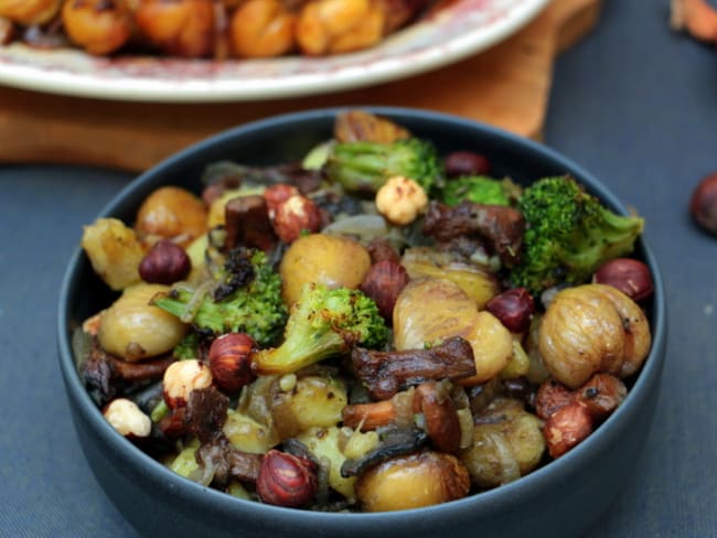 Poêlée d'automne aux pommes de terre, girolles et marrons