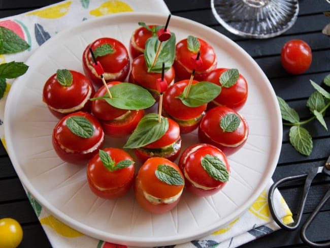 Tomates cocktail garnies
