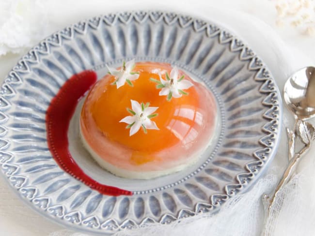 Panna cotta aux pêches fraiches