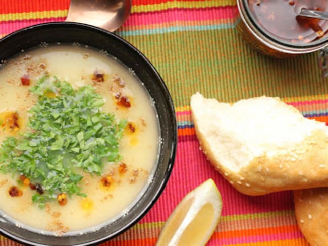 Soupe de fèves séchées à l'ail