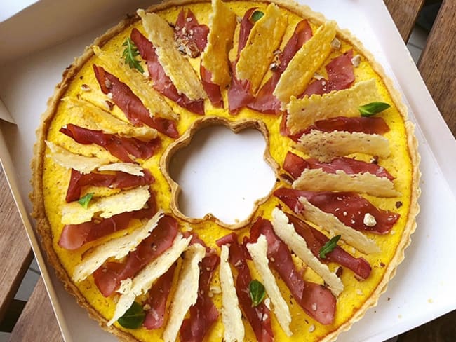 Tarte au potiron, bresaola et chips de parmesan