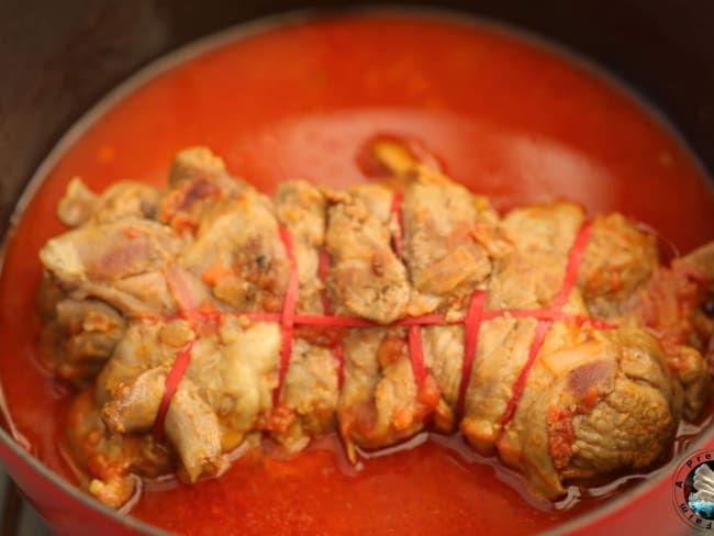 Cocotte de roulé d'épaule d'agneau aux fruits secs