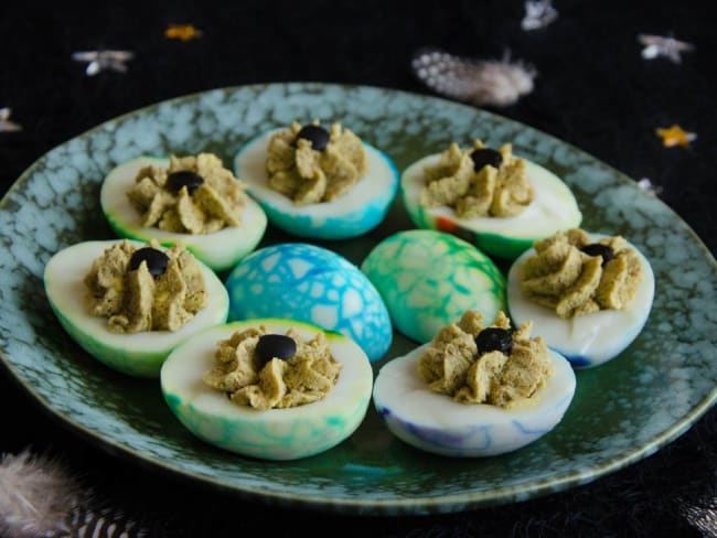 Oeufs mimosas marbrés pour célébrer halloween