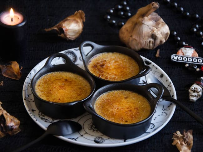 Mini crèmes brûlées à l'ail noir