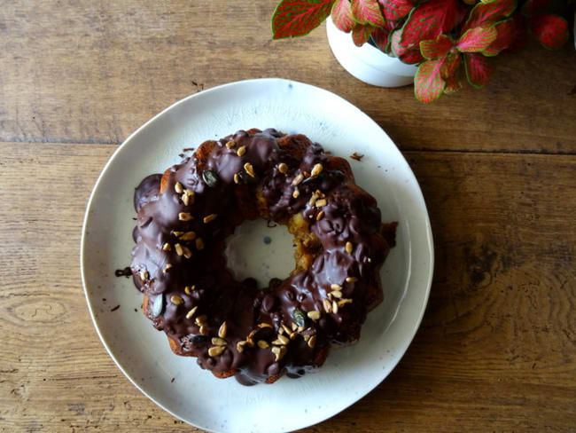 Gâteau à la poire, aux graines salées et chocolat