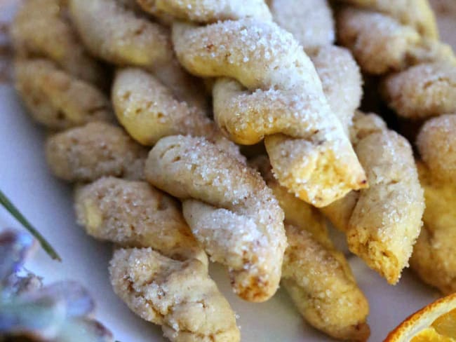 Biscuits torsadés à l'huile d'olive pour les fêtes