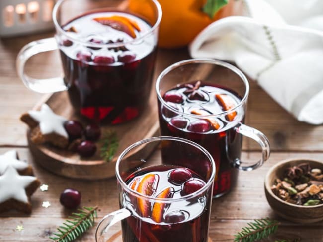 Vin chaud de noël aux épices et cranberries