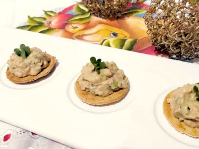 Amuse-bouche au saumon frais mariné pour l'apéro