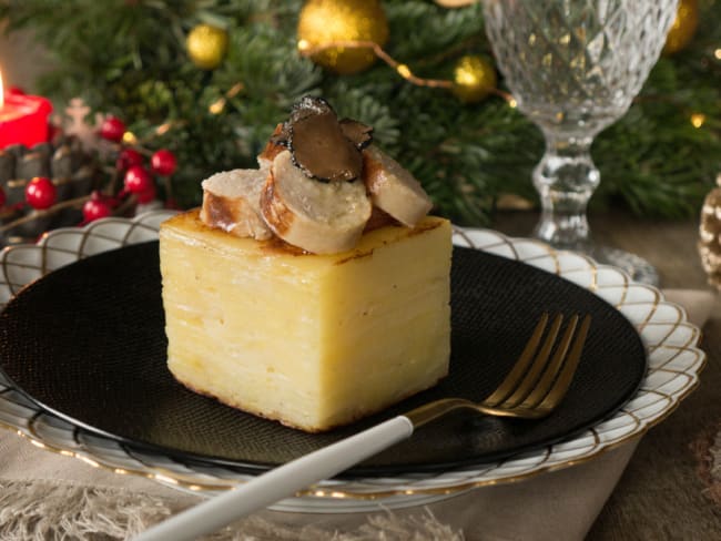 Étagé de pommes de terre, boudin blanc et lamelles de truffes