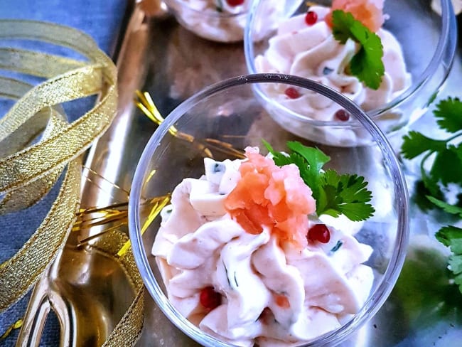 Verrines de mousse au saumon fumé et aux crevettes facile et rapide