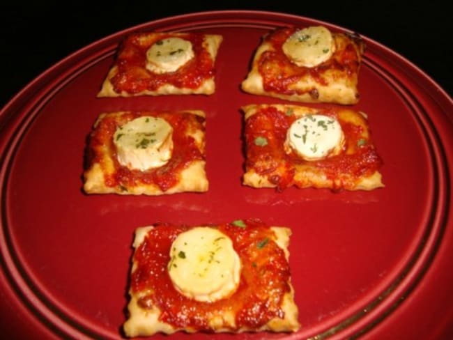 Toasts feuilletés à la confiture de Piments de Cayenne et chèvre