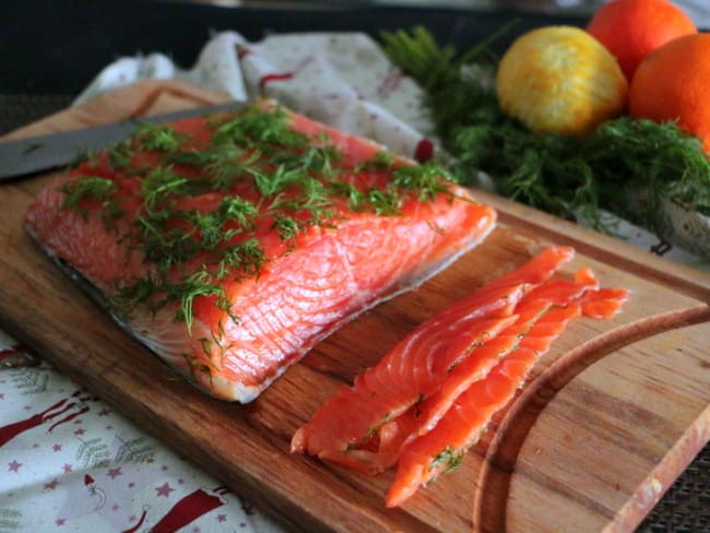 Saumon gravlax aux agrumes, à la vodka et à l'aneth