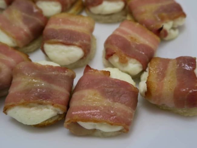 Toasts au chèvre frais et poitrine fumée