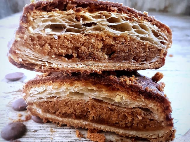 Galette des rois crème d'amande au caramel spéculoos glacée au chocolat