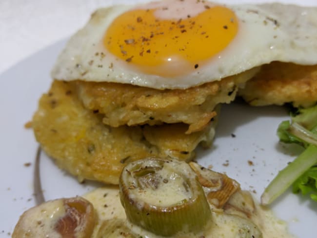 Galettes de riz au fromage et poireaux à la crème.