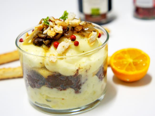 Verrine au boudin noir, pommes de terre, oignons et pommes