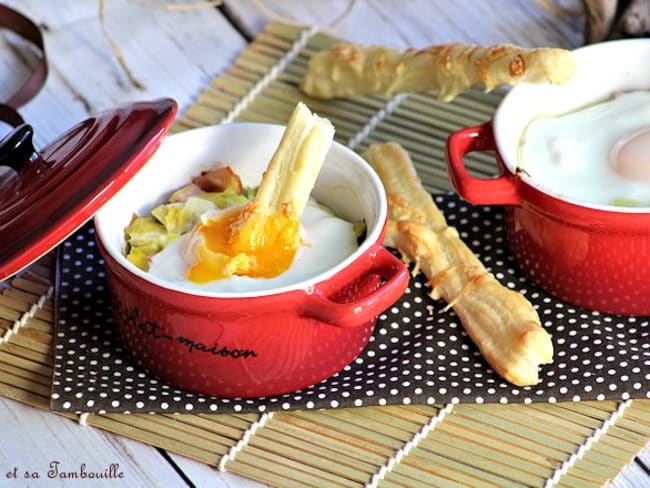 Oeufs cocottes fondue de poireaux et bacon