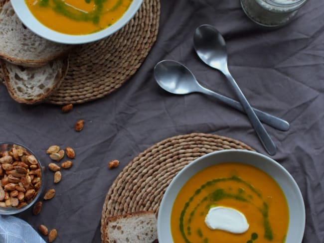 Soupe au potimarron et châtaignes et huile de persil