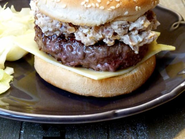 Burger ch'ti, sauce à la bière et cheddar