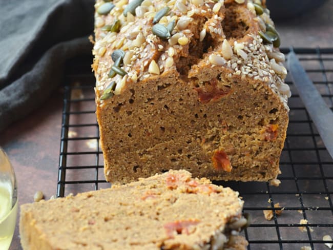 Cake ensoleillé à la tomate