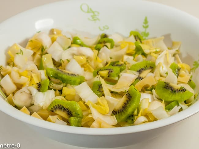 Salade d'endives aux kiwis et emmental pour une entrée savoureuse et originale