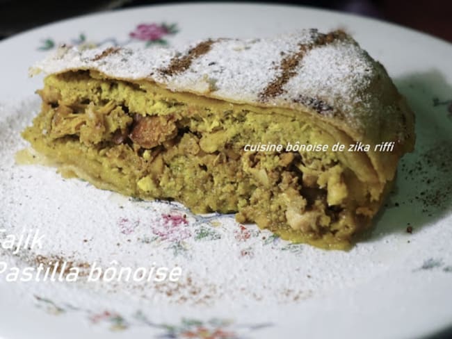 Tajik-pastilla bonoise au pigeon et aux noix