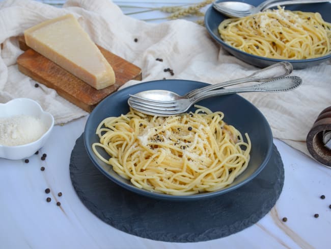 Spaghetti au pecorino et au poivre - Spaghetti cacio e pepe