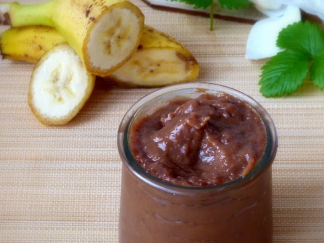 Confiture douce de bananes et chocolat au lait