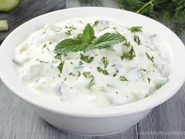Sauce tzatziki au concombre et yaourt grec
