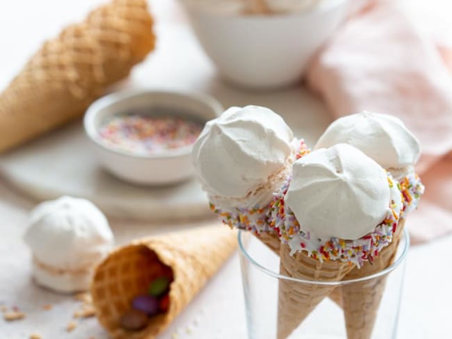 Cornets de glace piñata pour un anniversaire