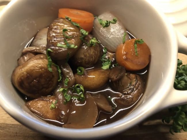 Ragoût de champignons au vin rouge