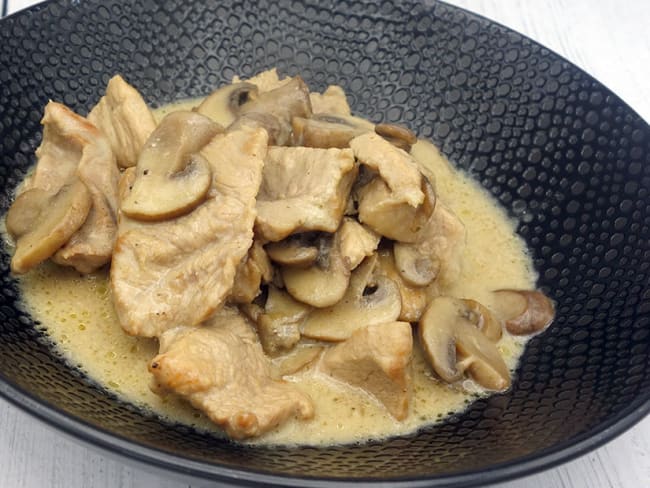 Émincé de veau à la zurichoise, sauce aux champignons