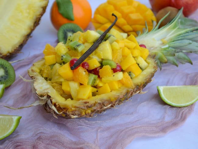 Salade de fruits et sirop vanillé (ananas, mangue, kiwi...)