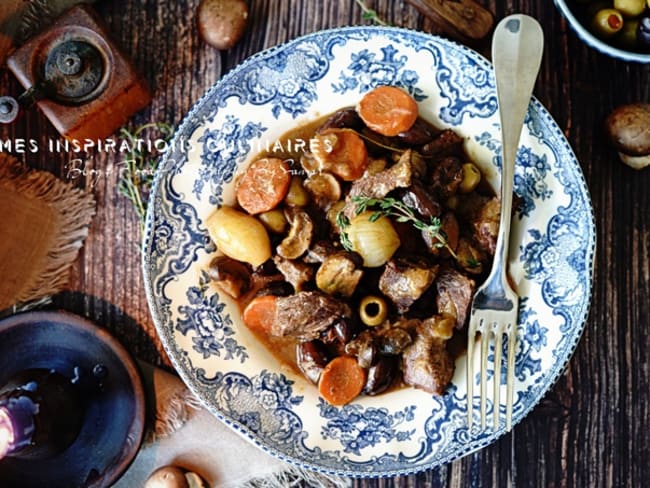 Sauté de veau aux olives, carotte et champignons