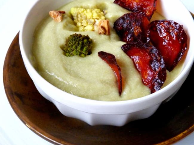 Velouté de chou romanesco, chips de chorizo