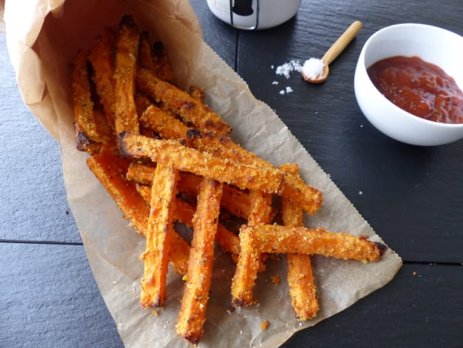 Frites de patate douce au parmesan et à la poudre d'amandes