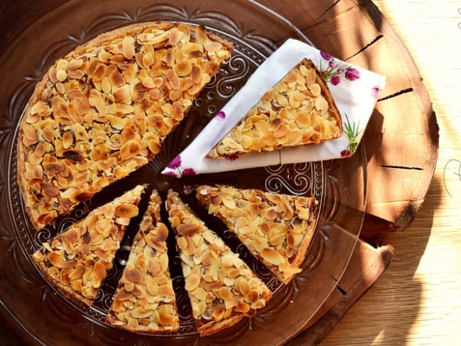 Tarte amandine, confiture de cerises