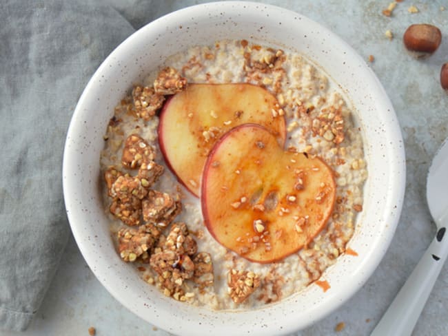 Porridge à l'avoine, à la pomme, au miso et épices chaï