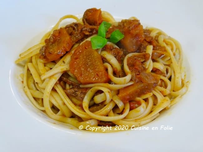 Ragoût de queue de boeuf et pâtes tagliatelles