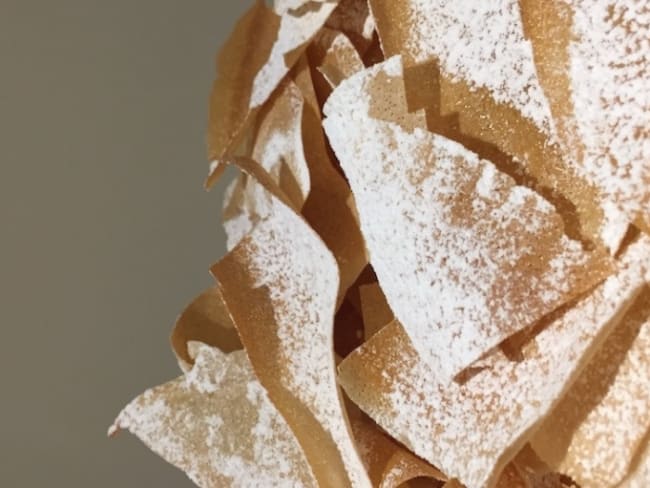 Croustillants de feuille de brick sucrés comme des bugnes