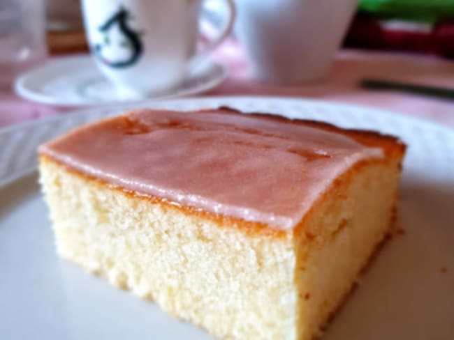 Gâteau simple au citron pour le petit déjeuner