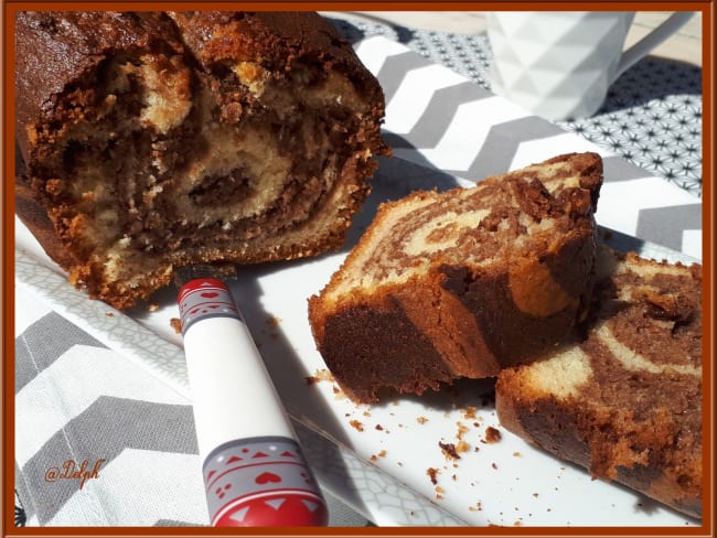 Cake au yaourt marbré à la pâte à tartiner au chocolat