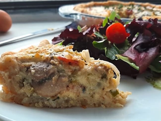 Quiche sans pâte aux champignons, poireaux et crème